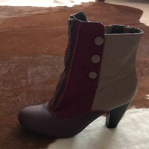 Suede leather cranberry/tan